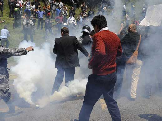 Declarado estado de excepción en Ecuador tras intento de golpe de Estado. UNASUR se pronuncia (TeleSur / Aporrea.org ) Declarado estado de excepción en Ecuador tras intento de golpe de Estado. UNASUR se pronuncia (TeleSur / Aporrea.org )