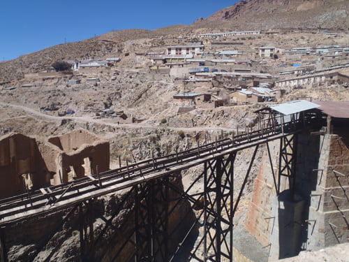 Datos muestran que minería estatal paga tres impuestos y las cooperativas sólo uno (Erbol, 14.) Datos muestran que minería estatal paga tres impuestos y las cooperativas sólo uno (Erbol, 14.)