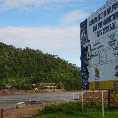 Cimientos del puente en Rurrenabaque. Foto de Mónica Oblitas