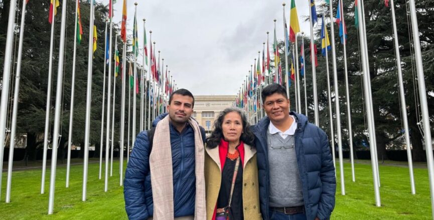 De izquierda a derecha: Franco Albarracin, Ruth Alipaz y Álex Villca en Ginebra posterior a la presentación.